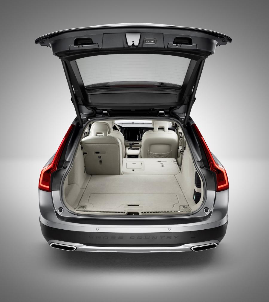 Багажник Volvo V90 T6 Cross Country 2016 года  (фото 42 из 104)